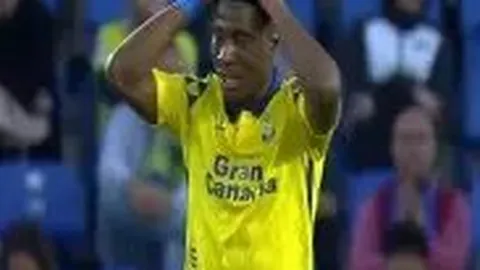 那英刘德华重聚舞台，天后天王再续前缘深情对望